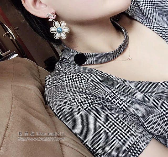 chanel耳環 小香19春季新款 純銀針 花朵樹脂耳釘 水鑽耳環  gzsc1358